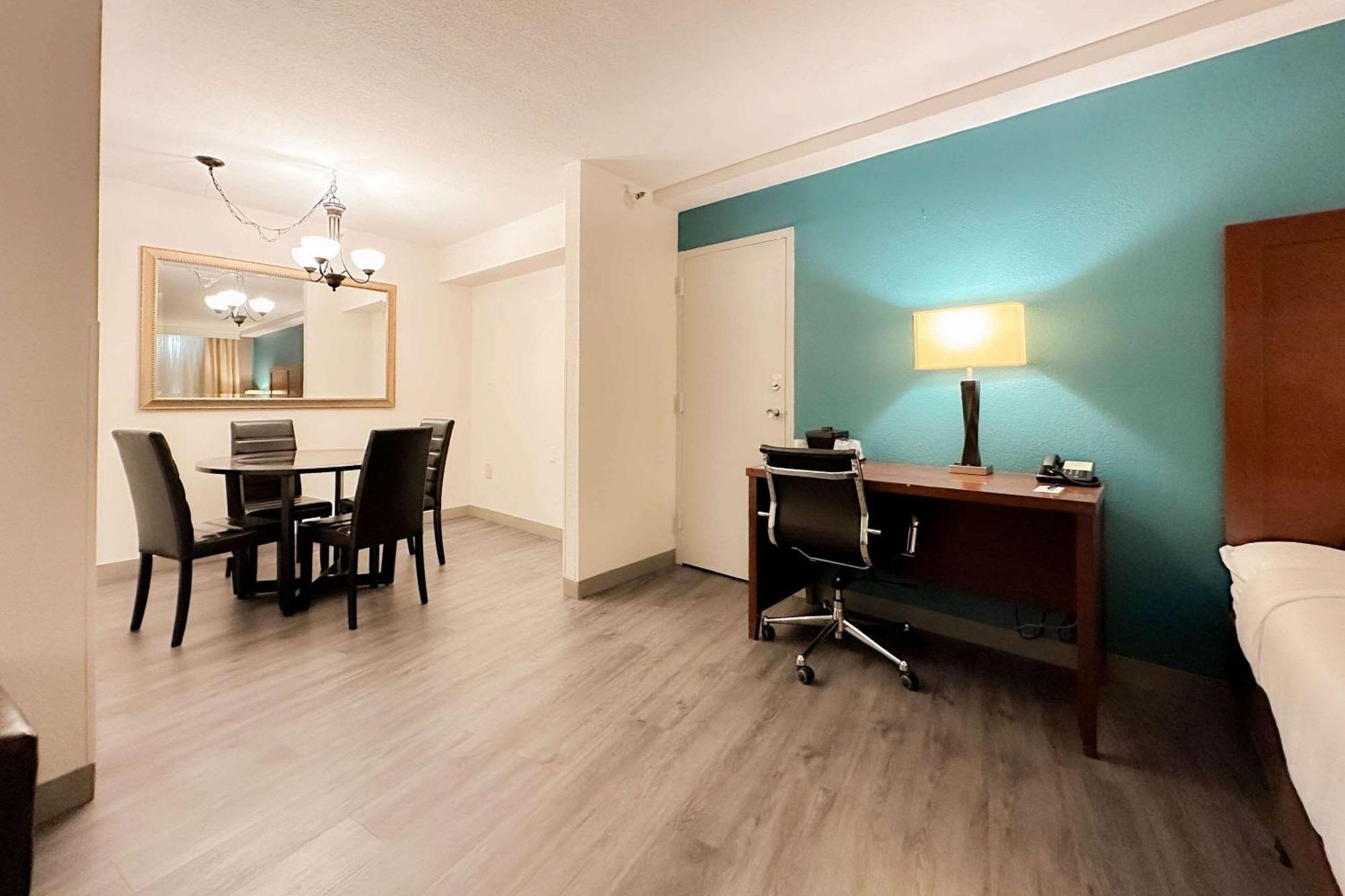 Comfort Inn & Suites Kissimmee By The Parks Four Corners Εξωτερικό φωτογραφία